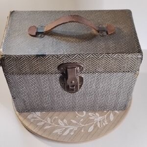 P-003 Vintage 1930s Train Case with Leather Handle